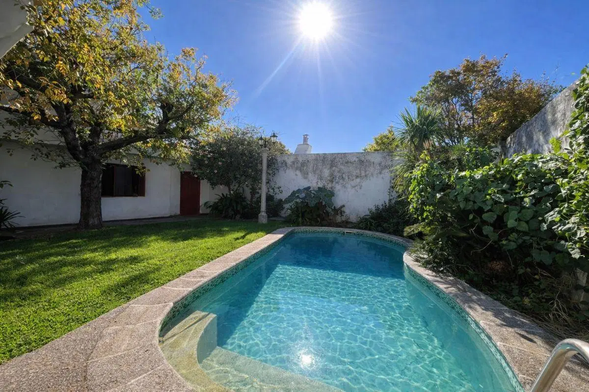 venta. Casa en Parque Latino | 5 dormitorios | Pileta | Quincho | Apta crédito 1