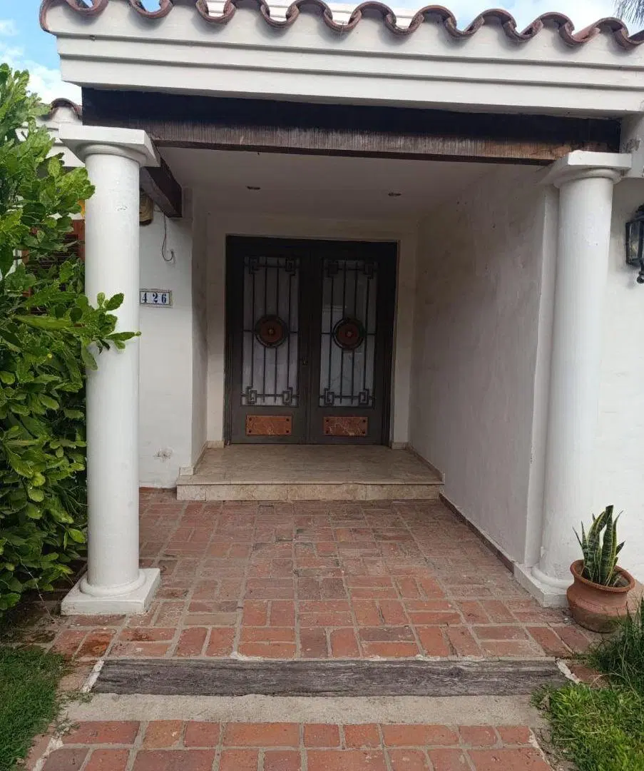 Casa en ALQUILER - con 4 habitaciones en 2000 m² en Villa Allende Golf 5