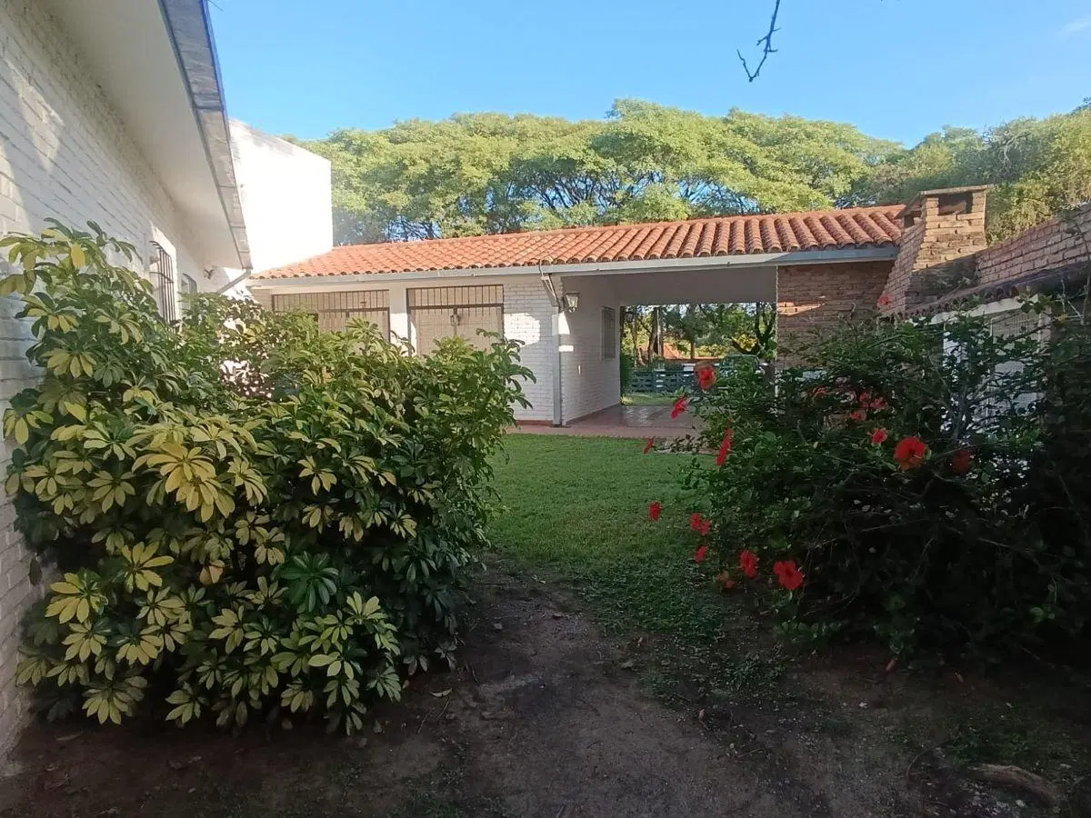 Casa en ALQUILER - con 4 habitaciones en 2000 m² en Villa Allende Golf 8