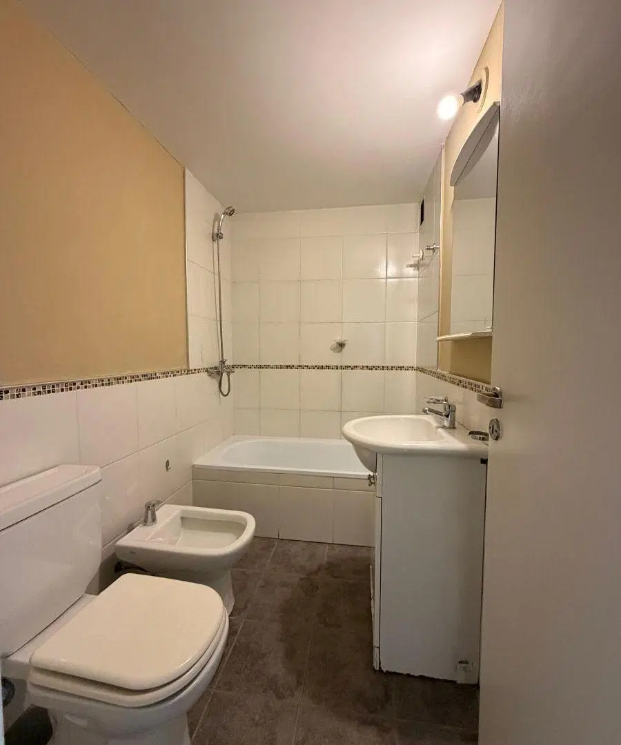 Venta. cdepartameto dos dormitorios sobre costanera. regam pilay 4 5