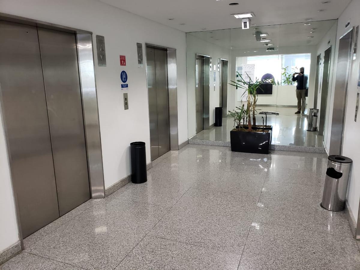 Foto de Venta de oficina con renta en Torre Bouchard - Plaza Roma, imagen 2