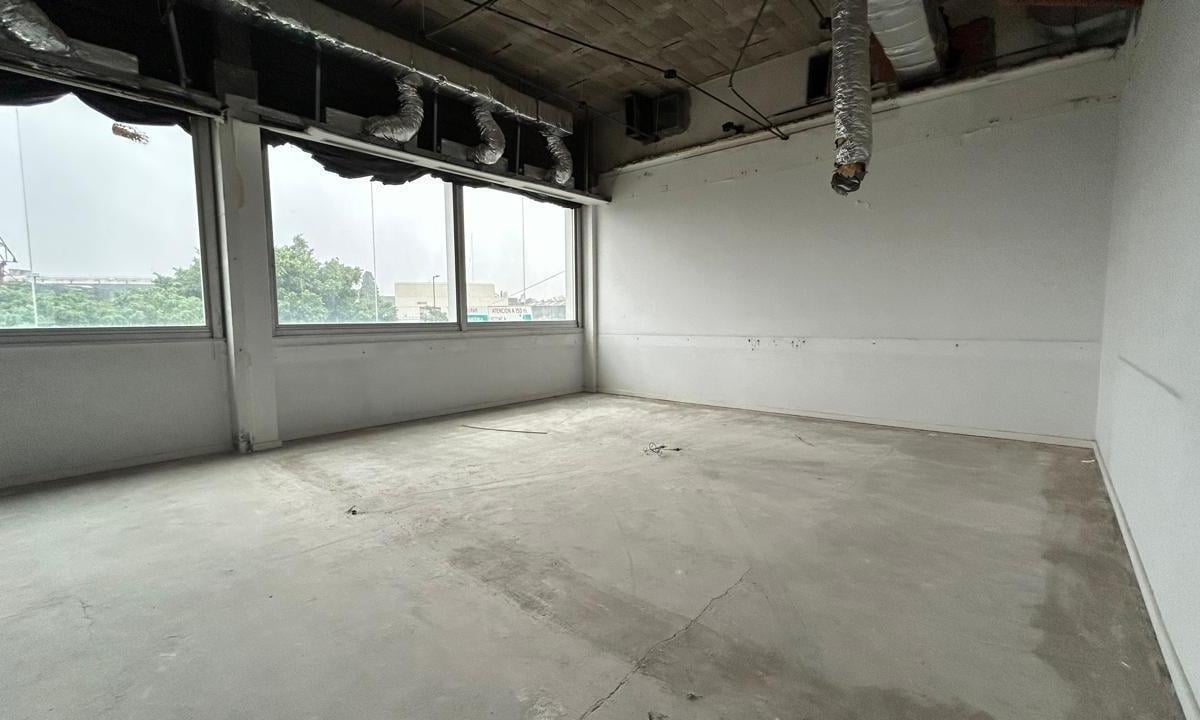 Foto de Alquiler oficina en Saavedra 2do piso (750 m2), imagen 2