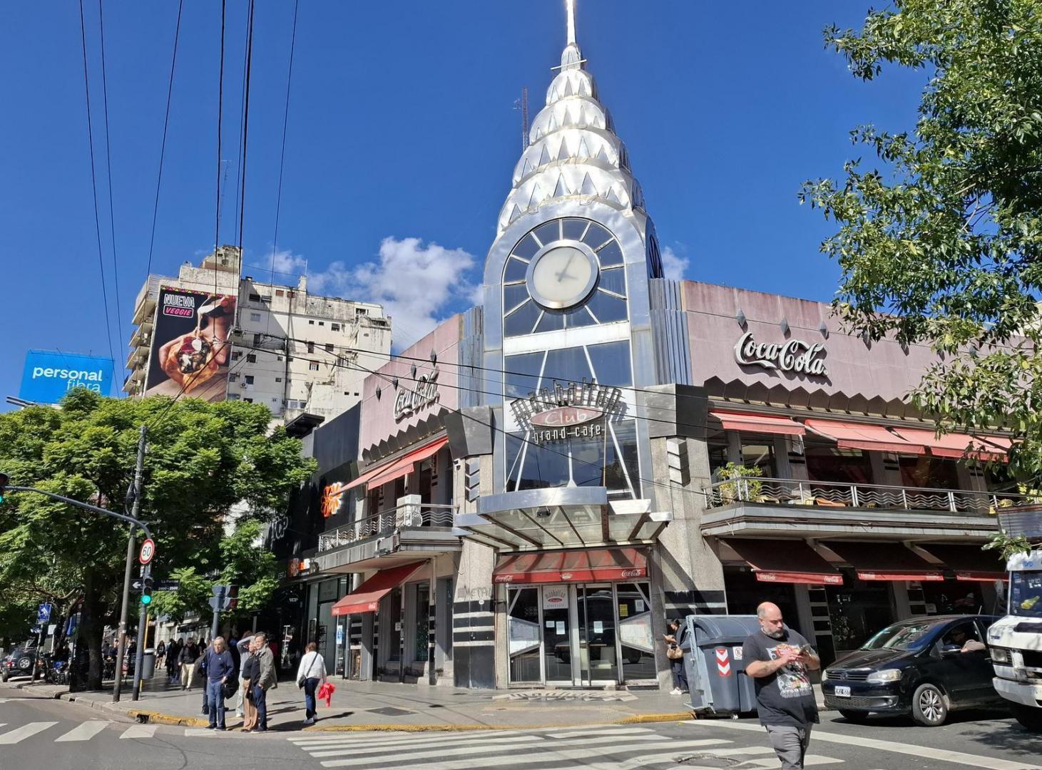Esquina única en Av Cabildo