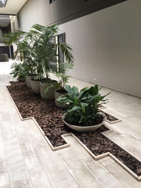 Venta departamento en dúplex de 3 ambientes con jardín y parrilla