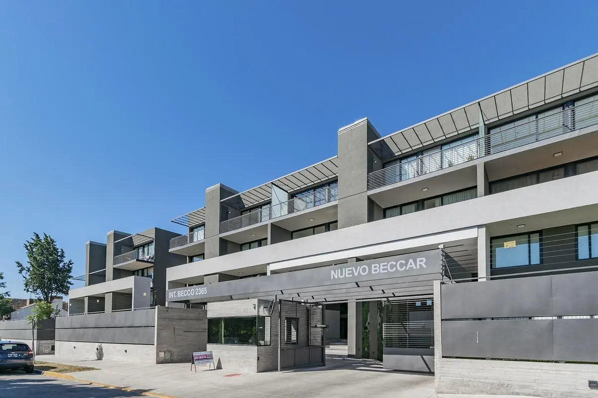 Venta departamento en dúplex de 3 ambientes con jardín y parrilla 8