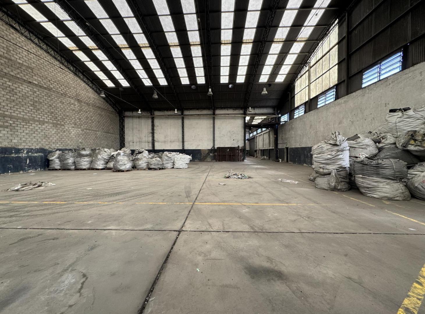 Foto de Depósito/Nave Industrial en Venta/Alquiler en Loma Hermosa., imagen 5