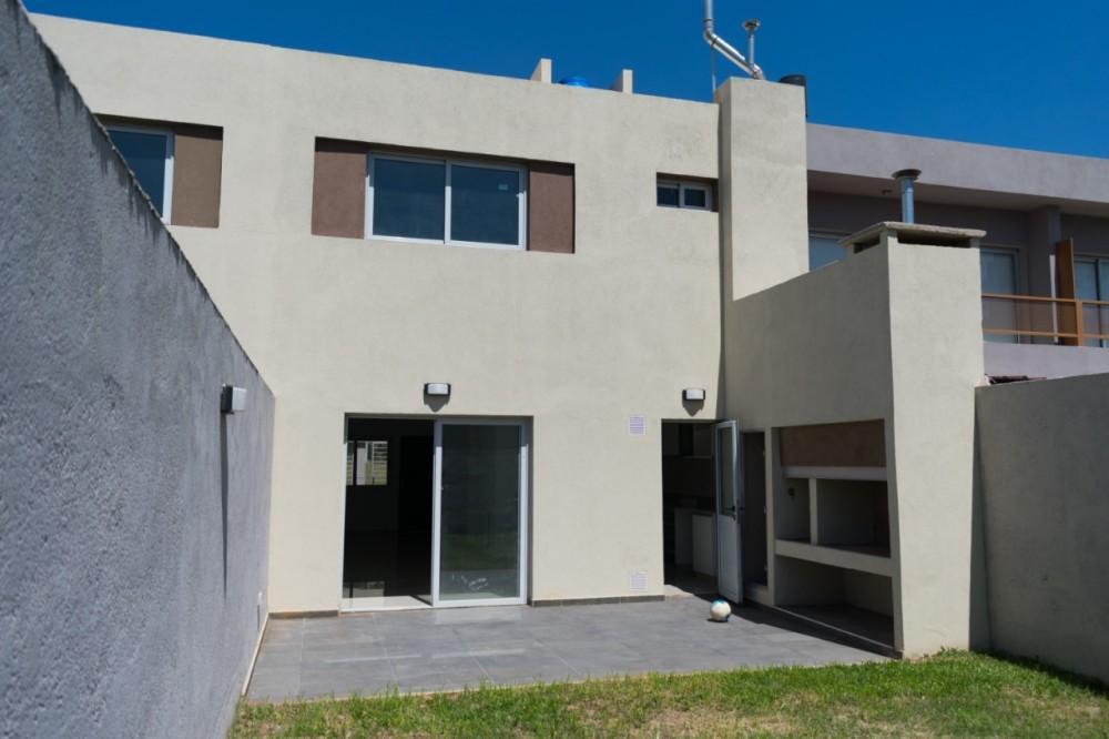 Claros del Bosque, Duplex en Venta de 3 Dorm., 3 Baños, Excelente Calidad 5
