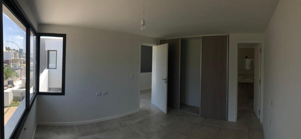 Claros del Bosque, 3 Dorm., 3 Baños, Patio, Asador, Seguridad! Rec. Menor! 4