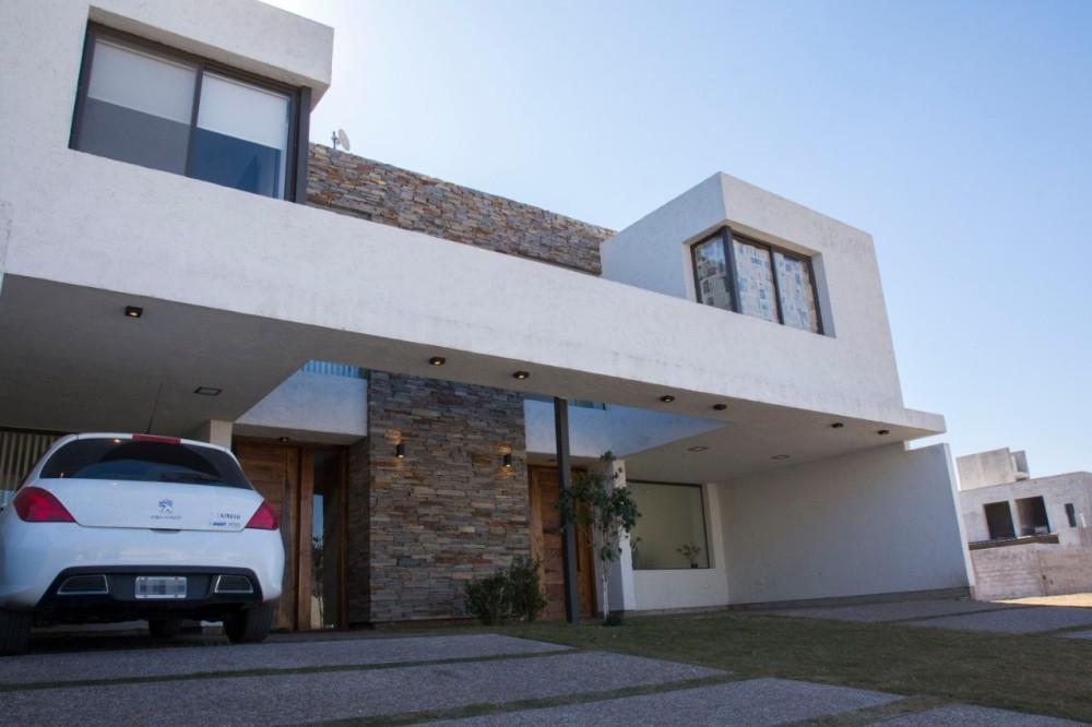 Claros del Bosque, 3 Dorm., 3 Baños, Patio, Asador, Seguridad! Rec. Menor! 1