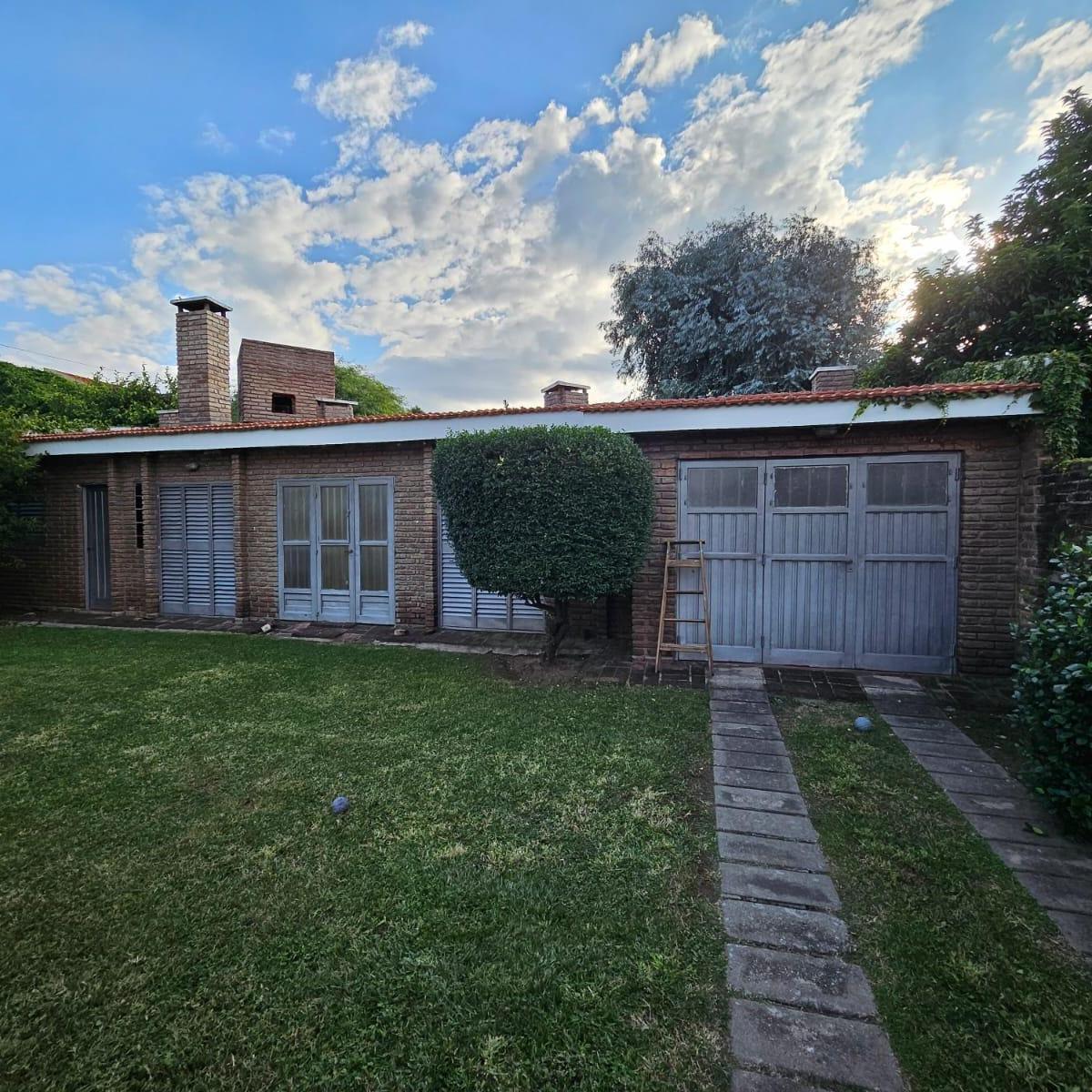Casa con Pileta, Quincho y Gran Terreno en Villa Belgrano 4