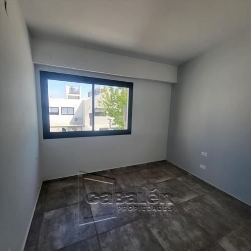 Dúplex en venta de 3 dormitorios en Lomas de Manantiales con seguridad 24 hs