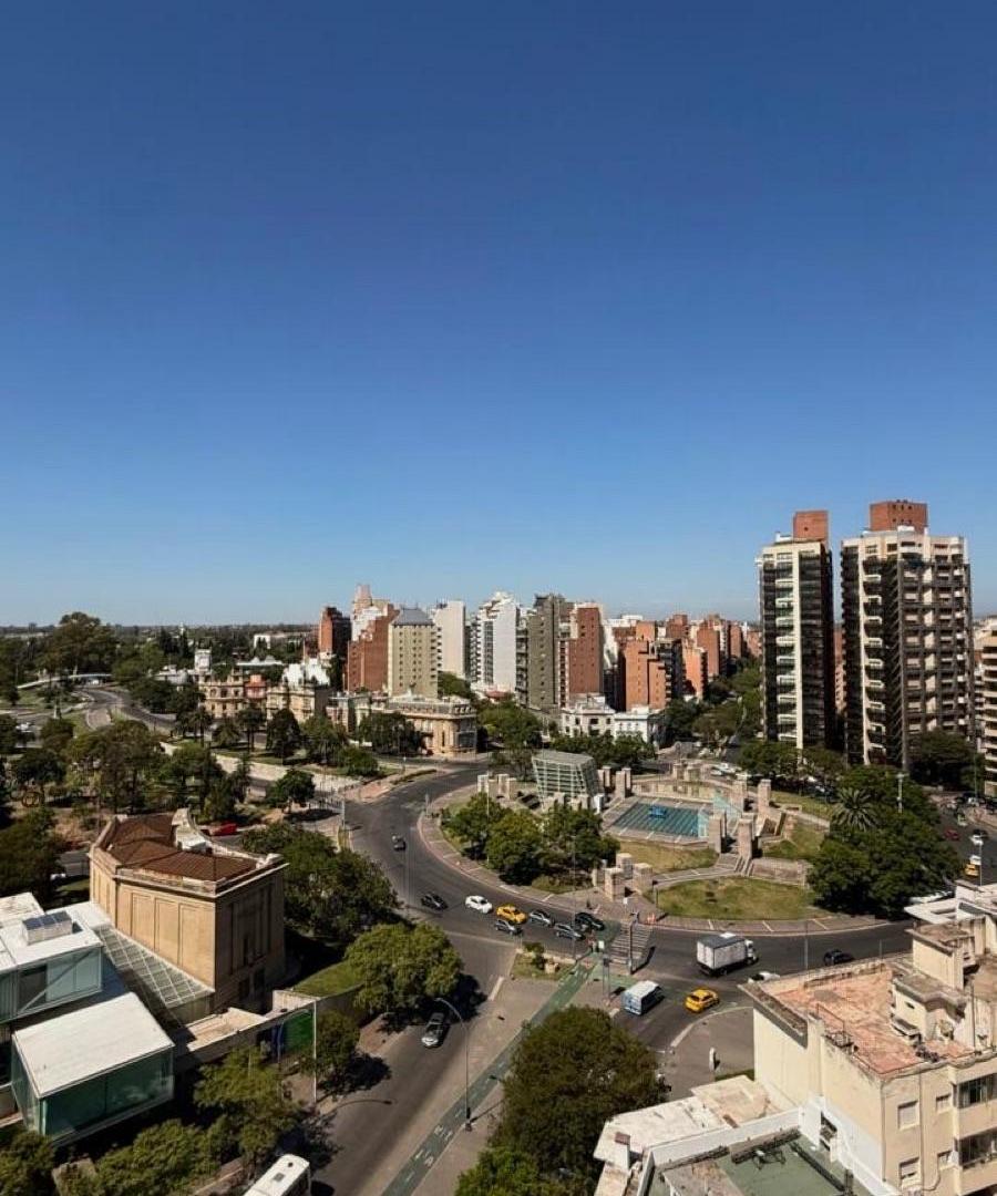 Exclusivo piso en venta frente al Parque Sarmiento con vistas a Plaza España