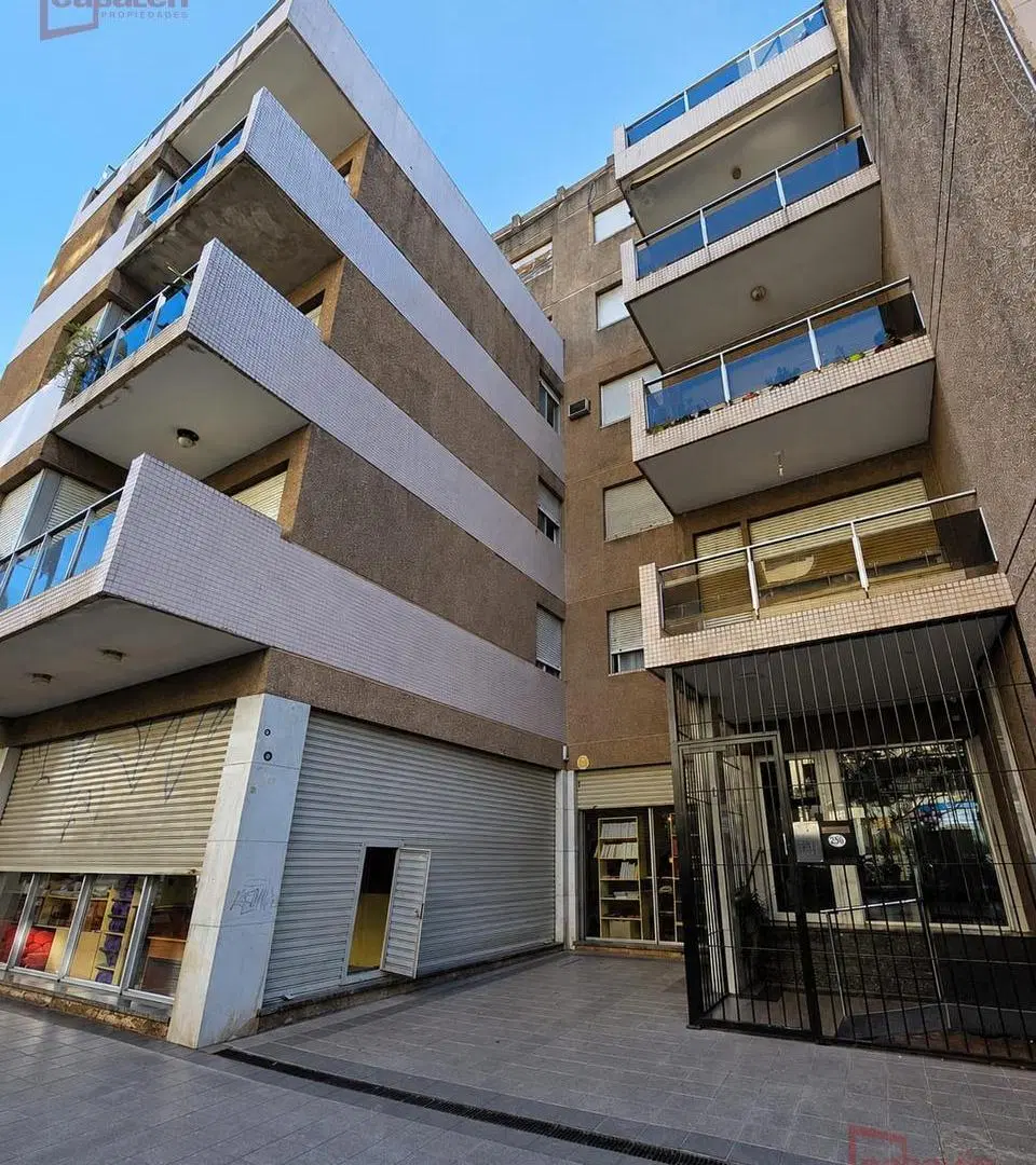 Departamento de 2 dormitorios en venta en barrio centro con balcón terraza propio 1