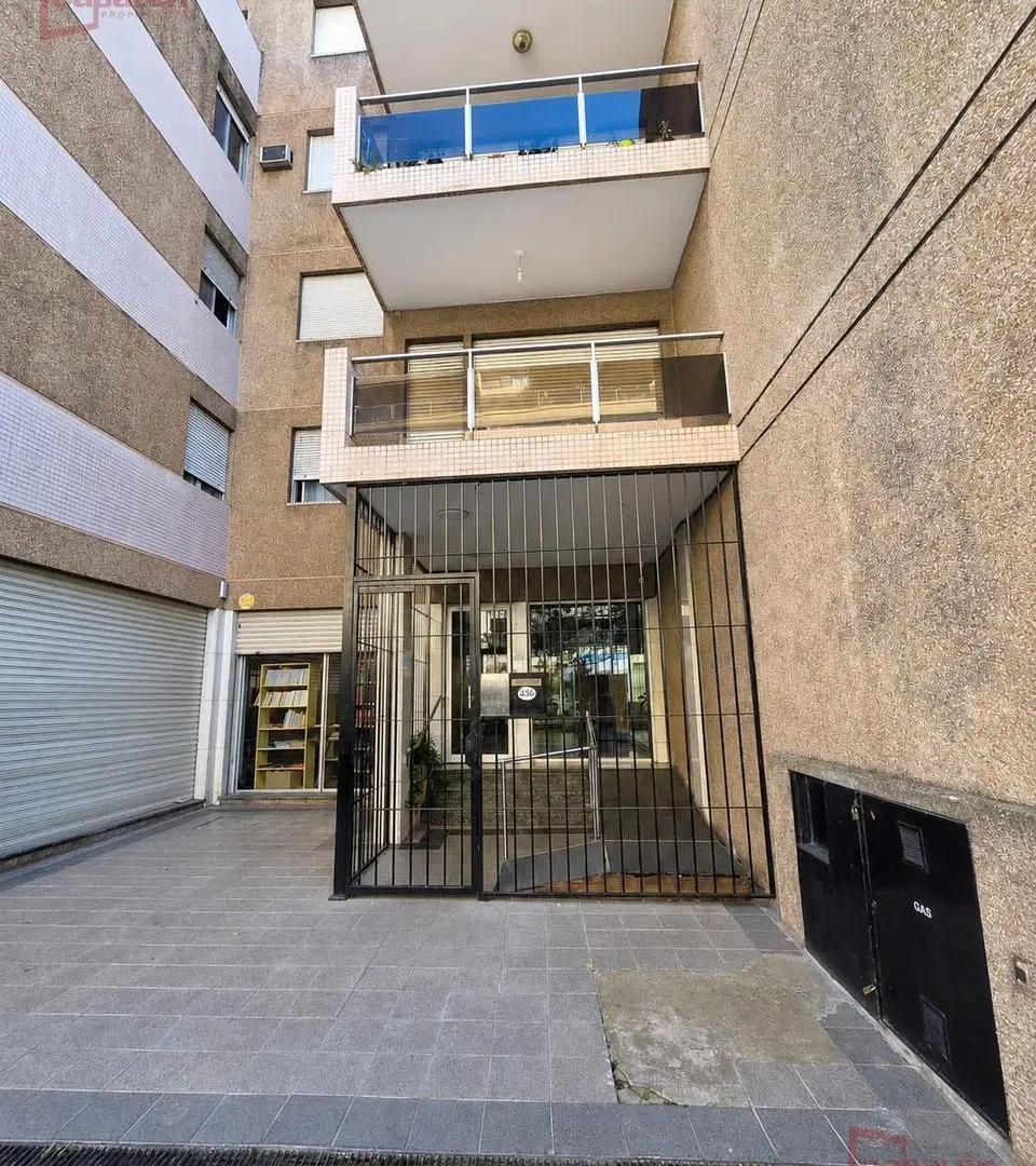 Departamento de 2 dormitorios en venta en barrio centro con balcón terraza propio 4