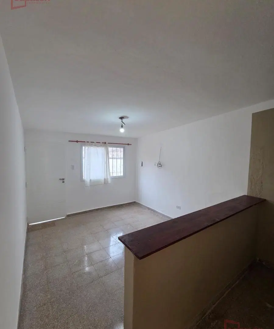 Casa de 2 dormitorios en alquiler – Barrio Iponá 4