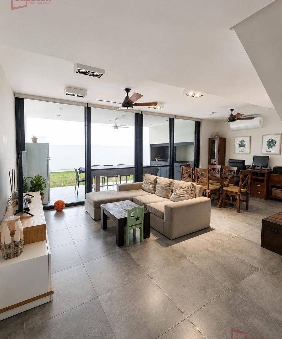 Dúplex en venta en Greenville 2 con 3 dormitorios, galeria techada y cochera doble