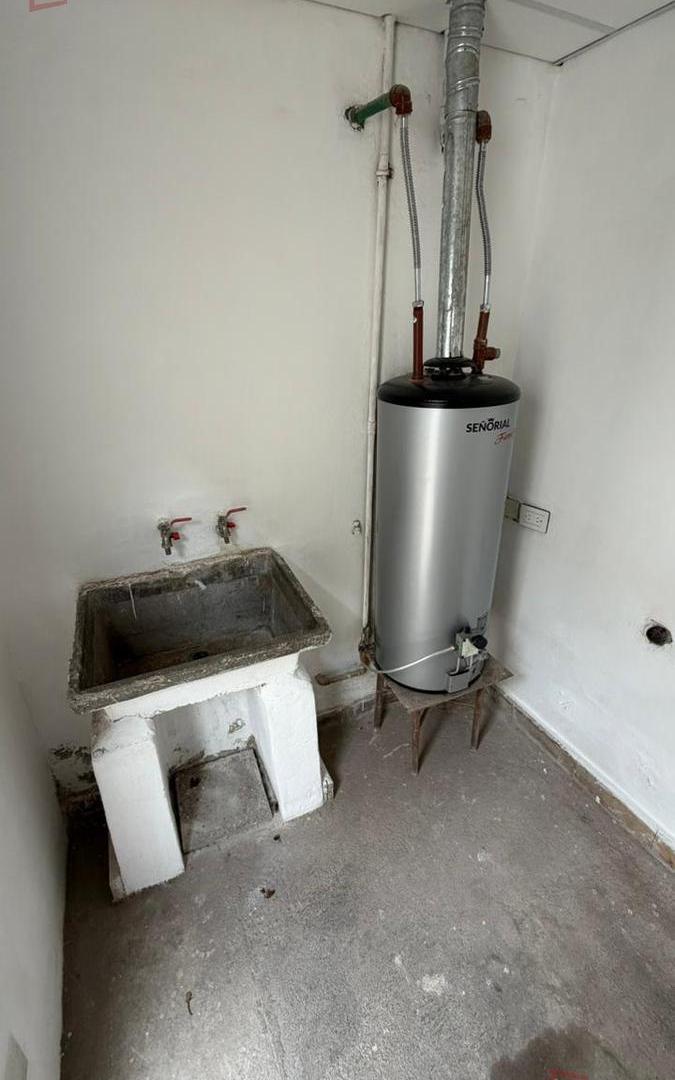 Foto de Alquiler de casa de 2 dormitorios con patio y cochera en Barrio Jardín, imagen 1