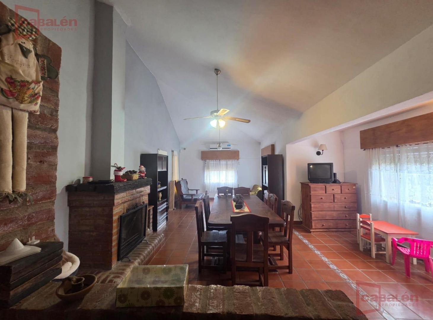 Foto de Casa en Venta, 4 Dormitorios, pileta y vista Panorámica sobre terreno, imagen 2