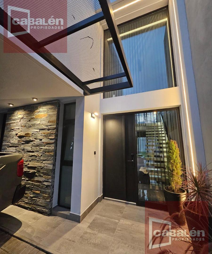 Foto de La Calandria. Duplex de 3 dormitorios, escritorio,3 baños, cochera doble, asador, imagen 2