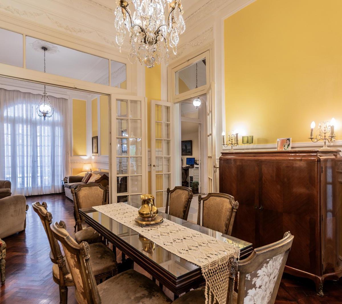 Exclusiva Casa Amplio Jardín Césped! Quincho, Parrilla y Pileta en Caballito, Excelente Estado! 4