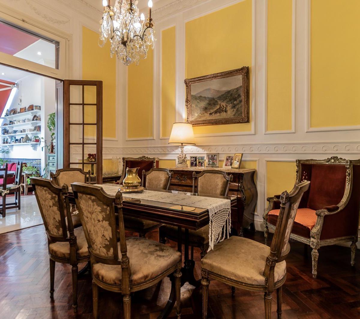 Exclusiva Casa Amplio Jardín Césped! Quincho, Parrilla y Pileta en Caballito, Excelente Estado! 3