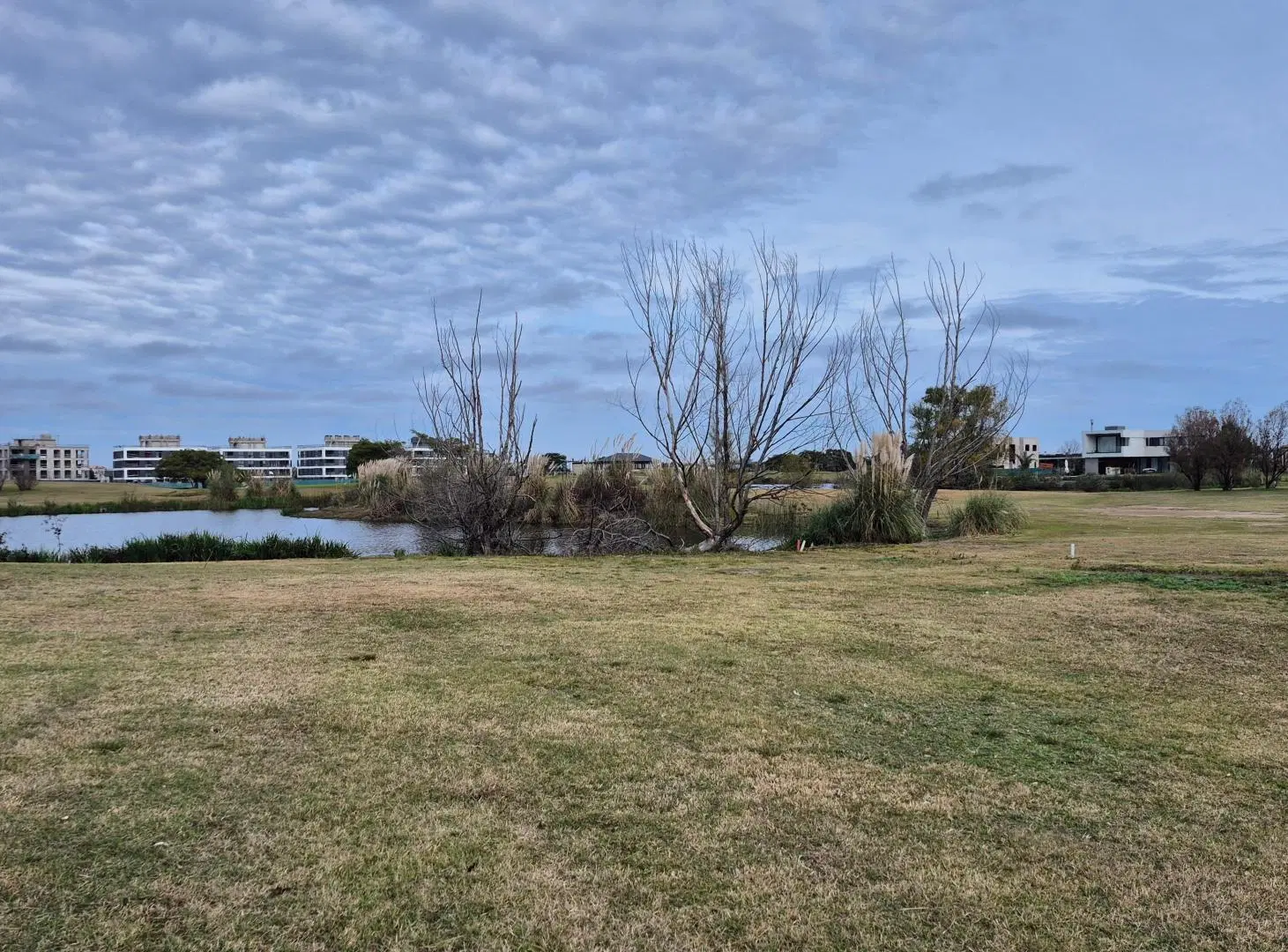 EXCELENTE LOTE AL GOLF EN CUL DE SAC 2
