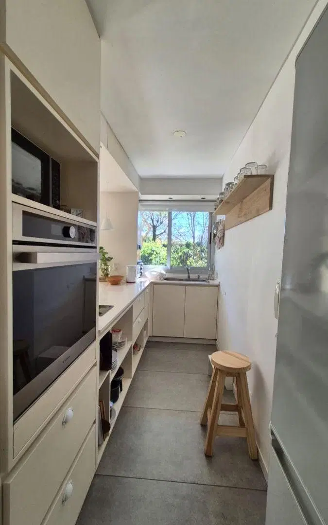 Muy lindo departamento , tipo casita en una planta con dos cocheras. Unico 8