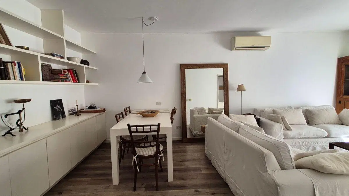 Muy lindo departamento-casita En una planta con dos cocheras. Unico 5