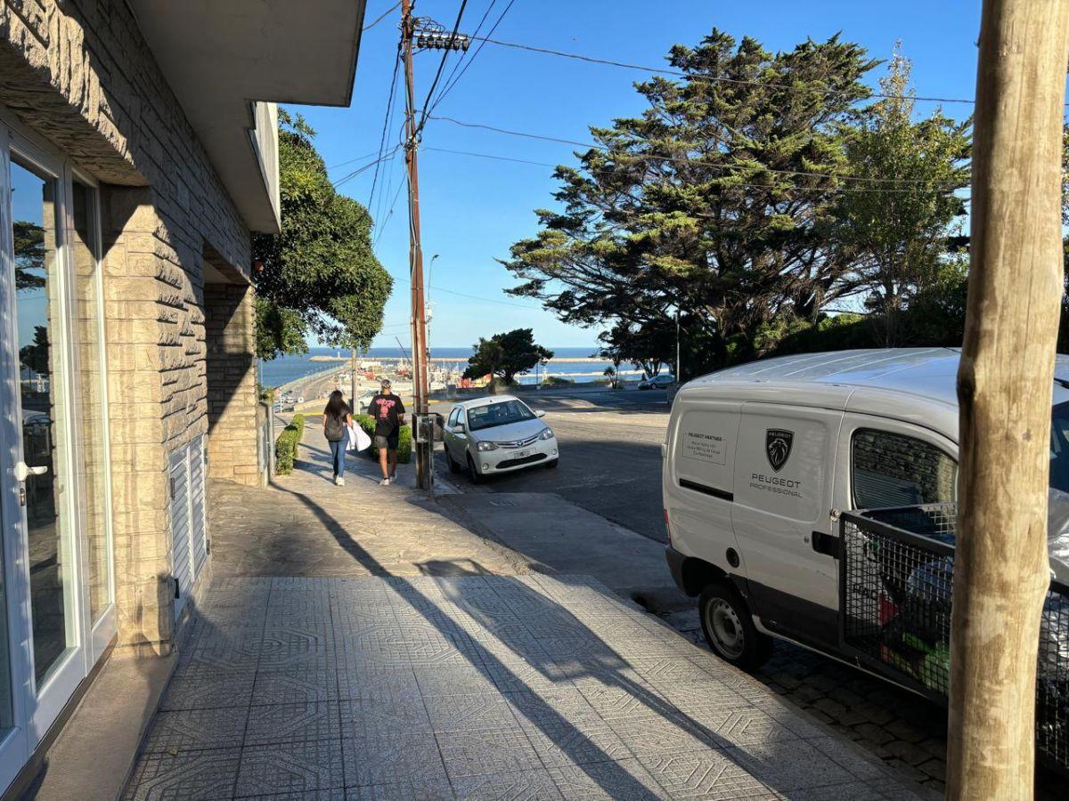 Alq dpto 2 amb c balcon, vista parcial del mar en Playa Grande