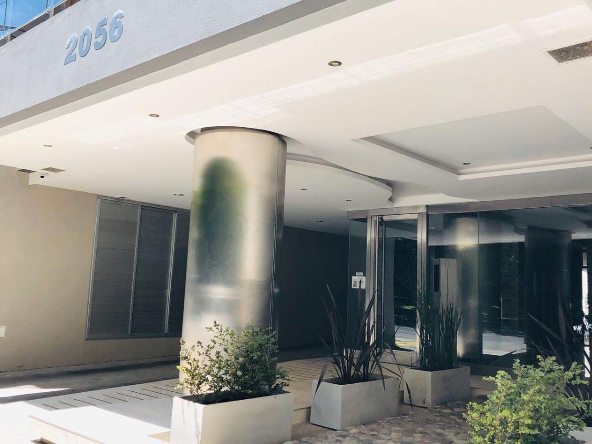 Vendo excelente departamento con balcon y parrilla en zona centro