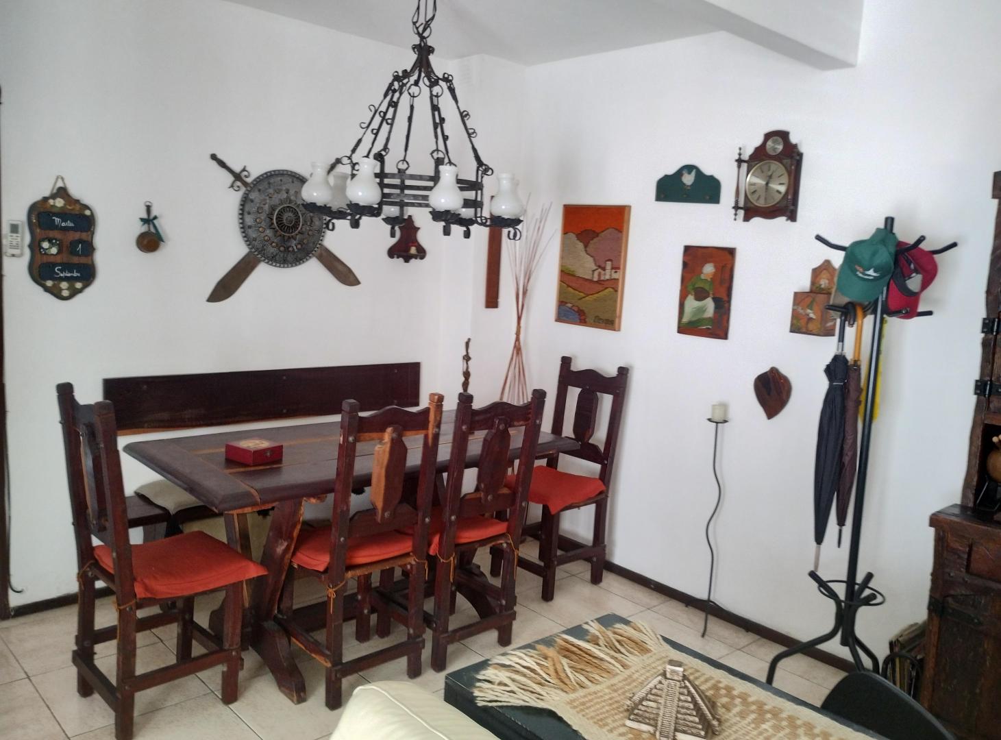 Foto de CHALET 3 PLANTAS SOLIDO ESTILO, 3 DORM,VTDOR, SUITE, PLAYROOM,PARRILLA, imagen 5