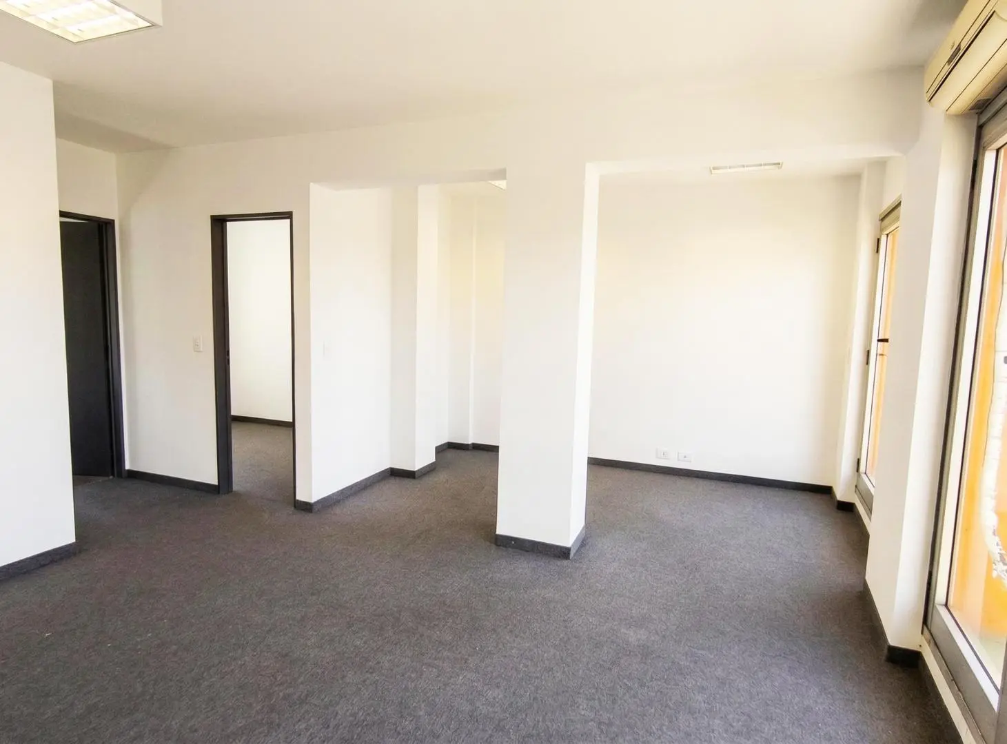Oficina comercial · 65m² · 2 ambientes · 1 cochera 4