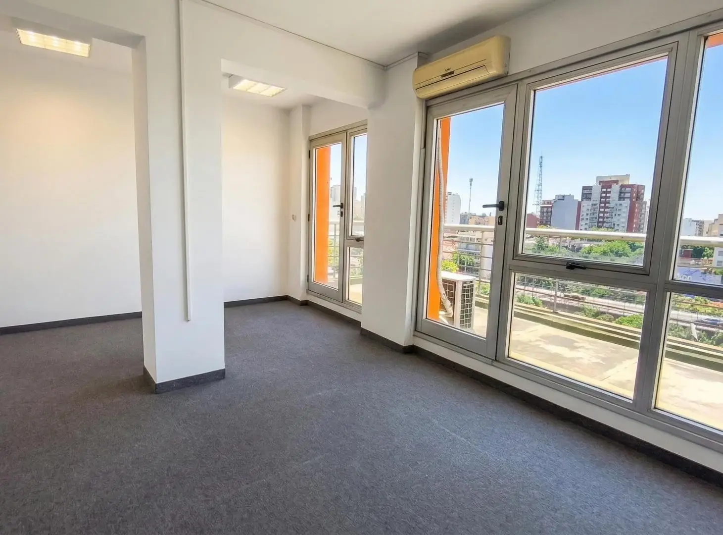 Oficina comercial · 65m² · 2 ambientes · 1 cochera 5