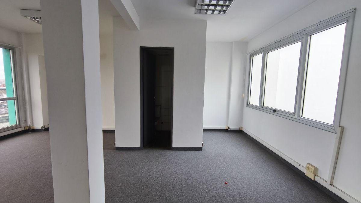 Foto de Oficina comercial de 65 m² piso 8 con balcon en alquiler en Barracas, imagen 1