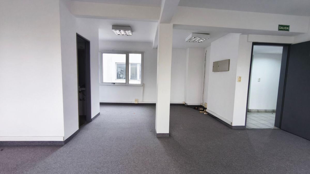 Foto de Oficina comercial de 65 m² piso 8 con balcon en alquiler en Barracas, imagen 4