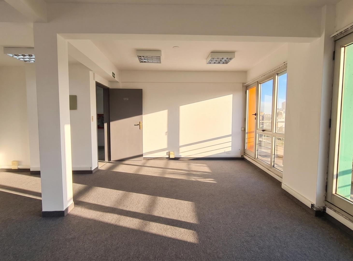 Foto de Oficina comercial de 65 m² piso 8 con balcon en alquiler en Barracas, imagen 2