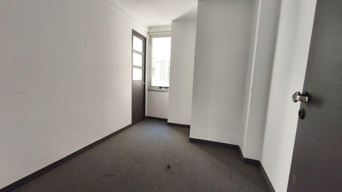 Foto de Oficina comercial de 75 m² con balcon en alquiler en Barracas, imagen 2
