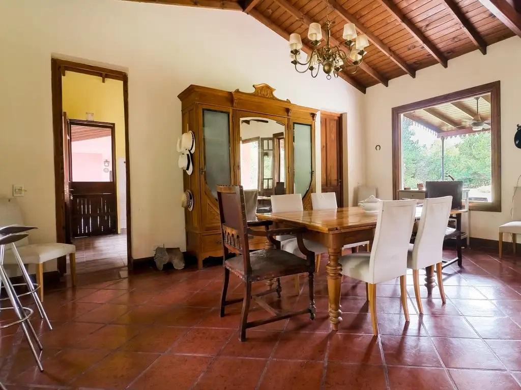 VENTA CASA ESTILO CAMPO PREMIUN, SUPER ARBOLADA QUINCHO /PARRILLA y PILETA