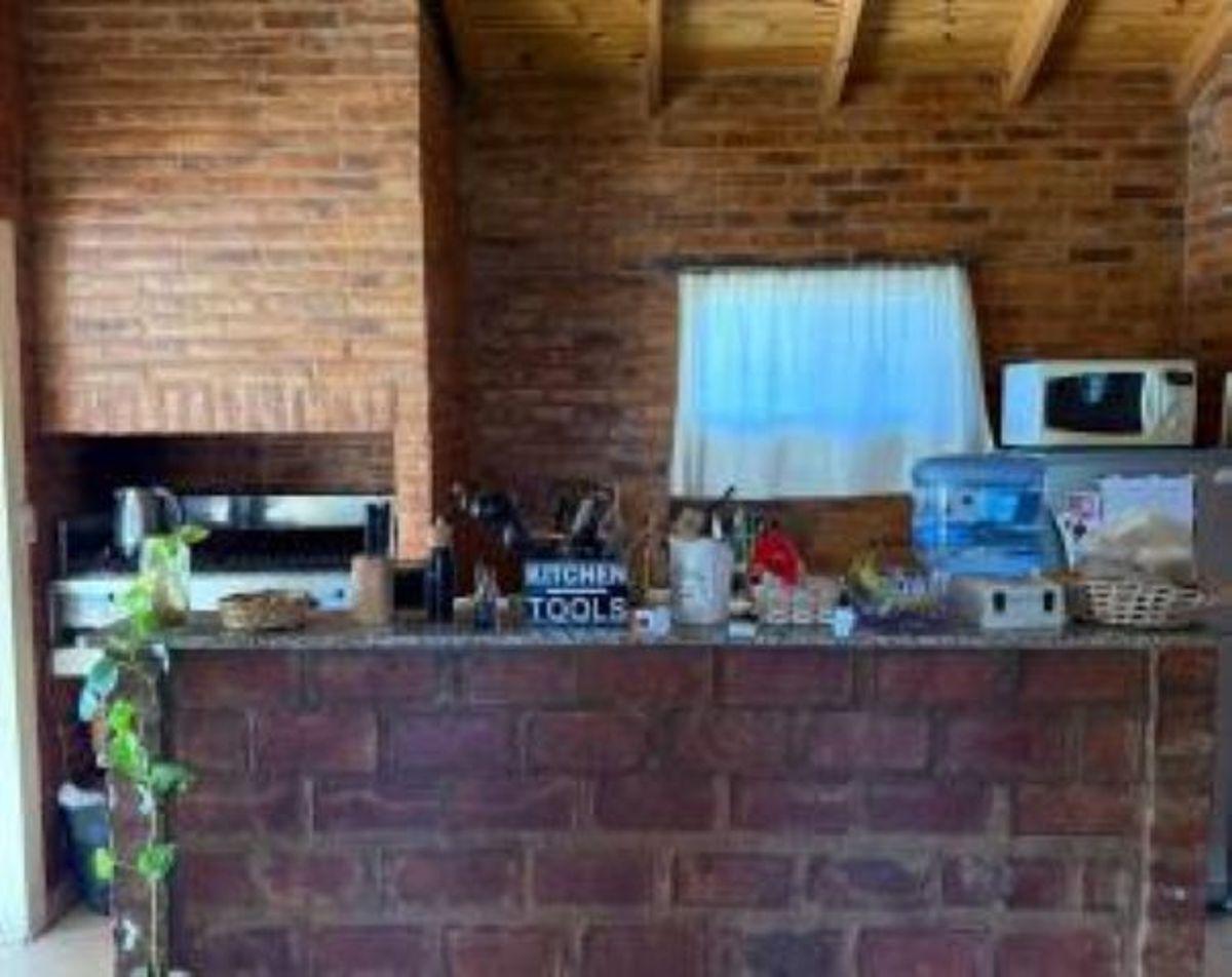 Foto de ALQUILER ANUAL Indio Cua chalet clásico con pileta, imagen 4