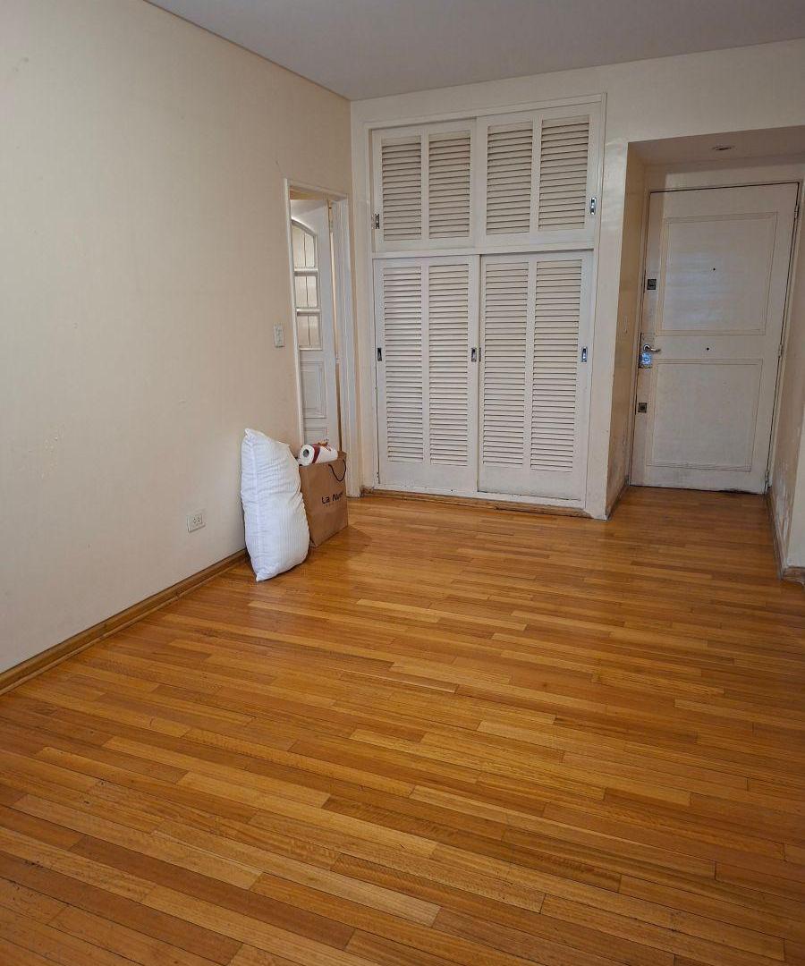Foto de Amplio dos ambientes al frente con balcon corrido en primer piso., imagen 4