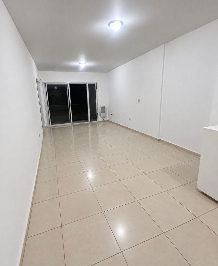 Foto de Amplio y luminoso Monoambiente, con Balcon al contrafrente . Apto, imagen 2