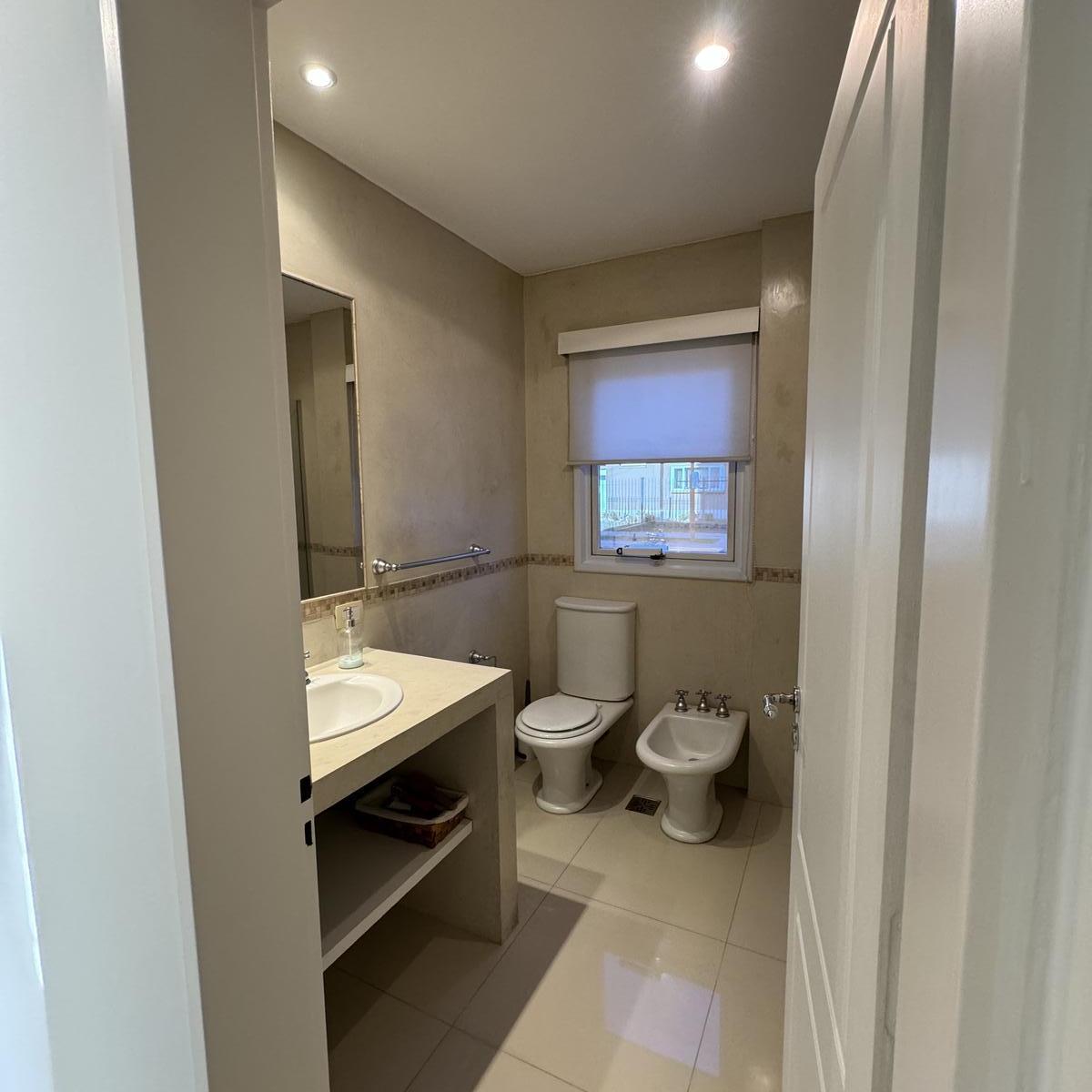 Extraordinaria Casa con Dpto. Independiente en Venta 1