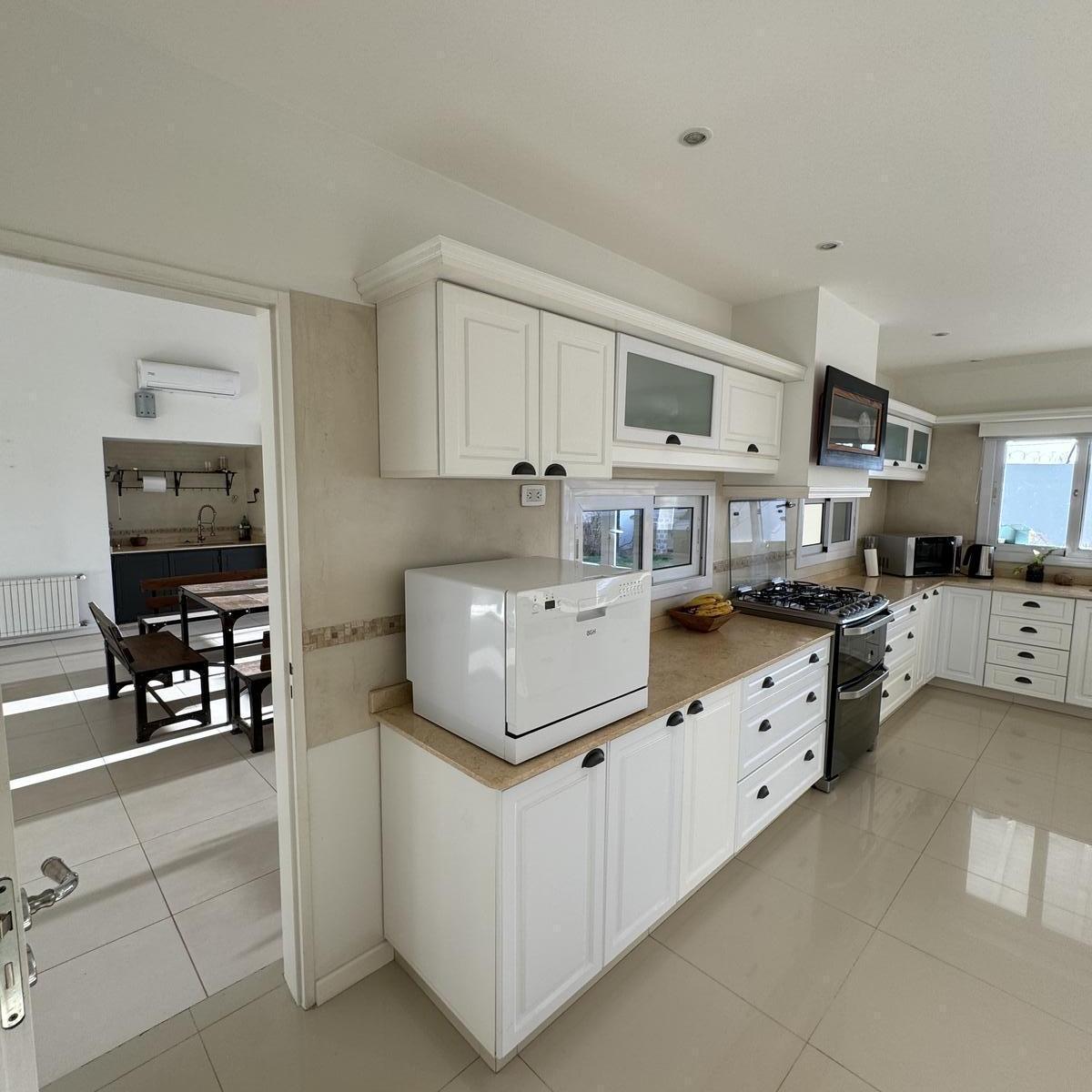 Extraordinaria Casa con Dpto. Independiente en Venta 4