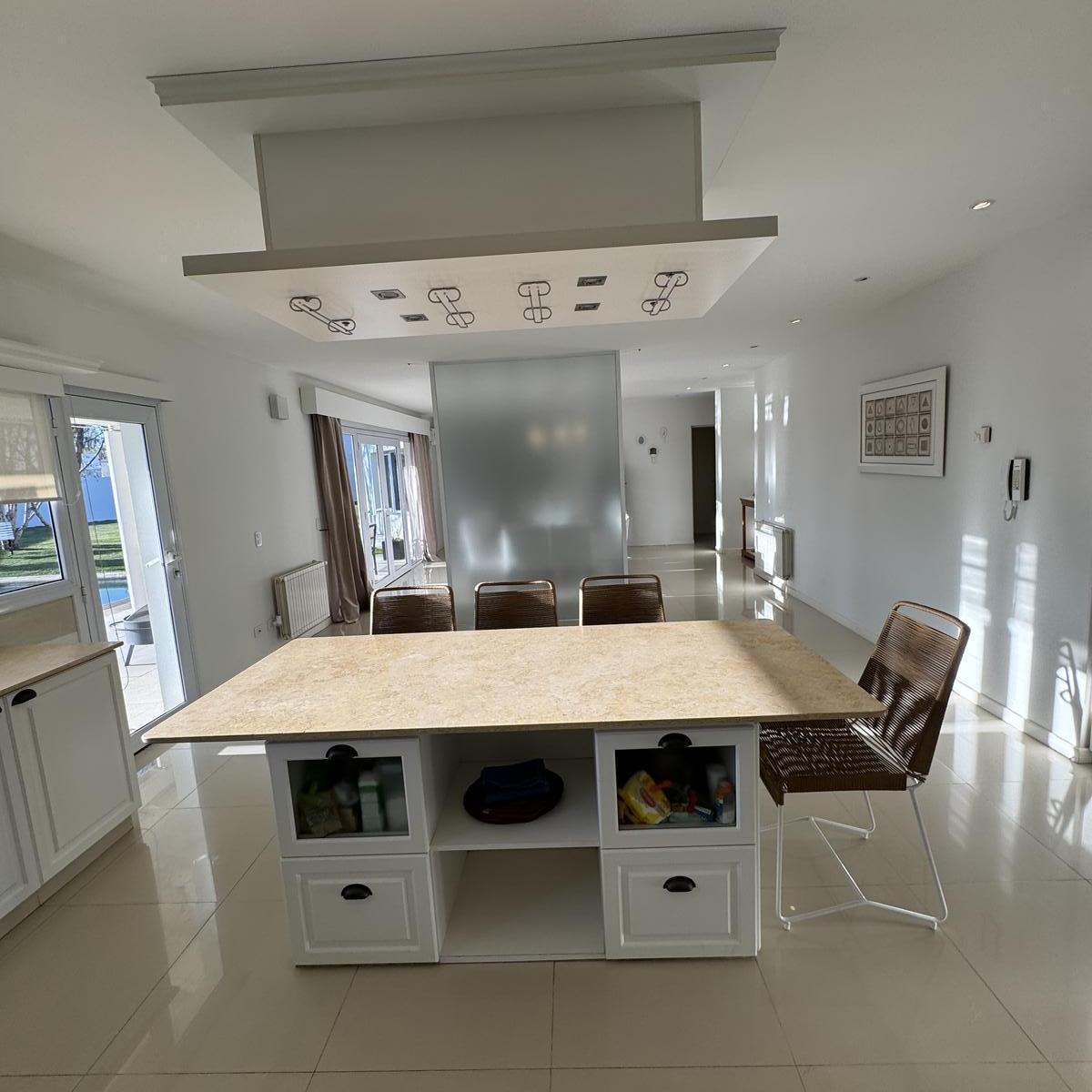 Extraordinaria Casa con Dpto. Independiente en Venta 2