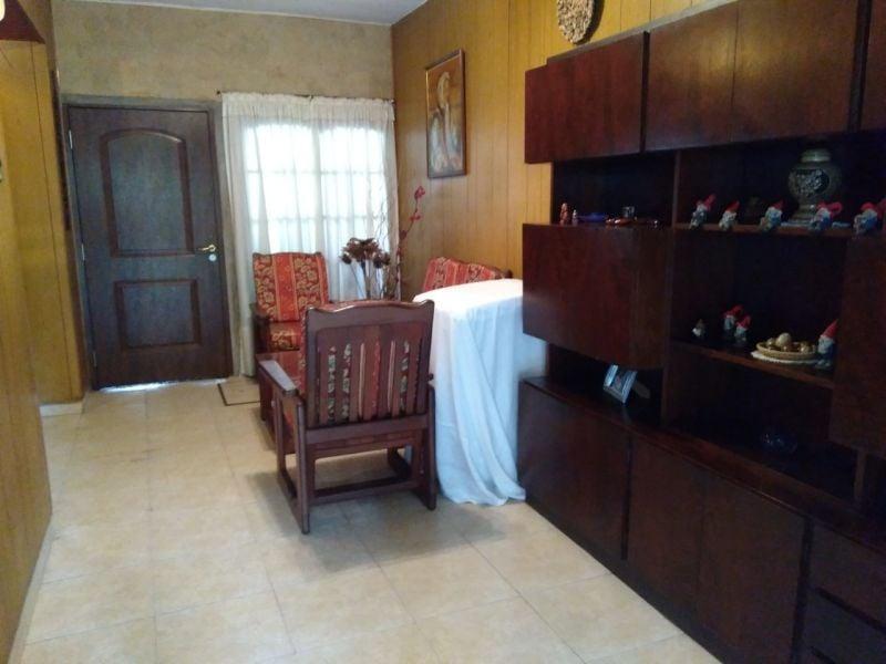 EXCELENTE OPORTUNIDAD CHALET 4 AMBIENTES CON COCHERA JARDIN