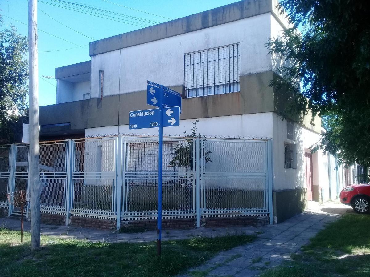 CASA 4 AMBIENTES CON COCHERAS ESCUCHA OFERTA