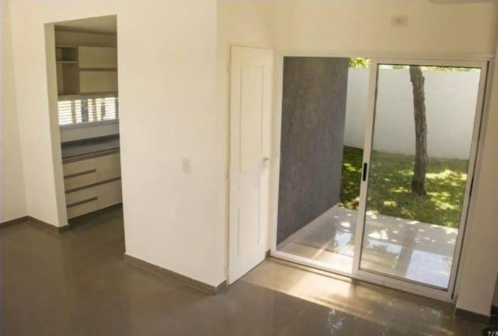 EXCELENTE DUPLEX 3 AMBIENTES CON COCHERA ESCUCHA OFERTA
