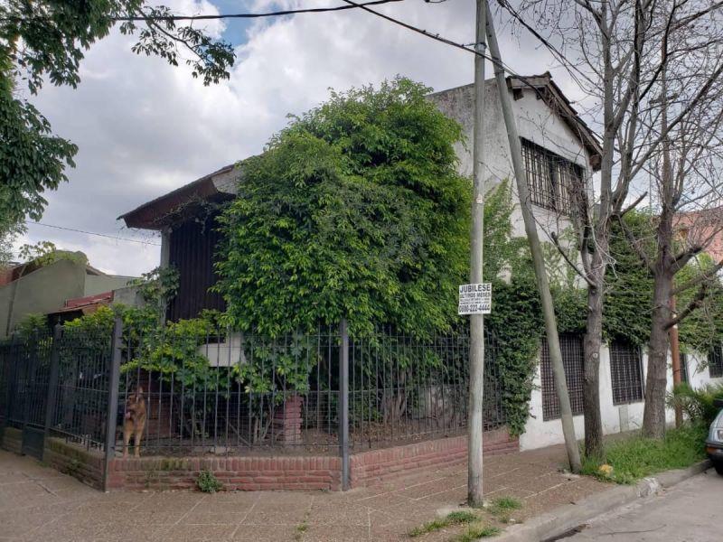 OPORTUNIDAD CASA 7 AMBIENTES CON COCHERA ESCUCHA OFERTA