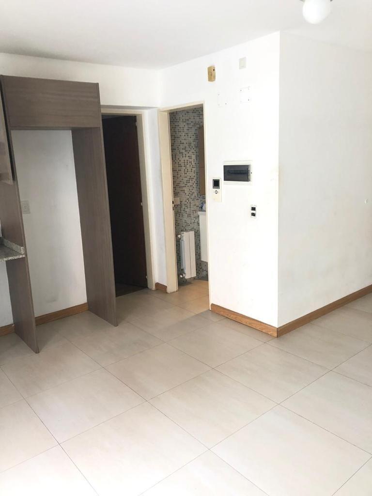 Foto de DEPARTAMENTO 2 AMBIENTES COCHERA ESCUCHA OFERTA, imagen 3
