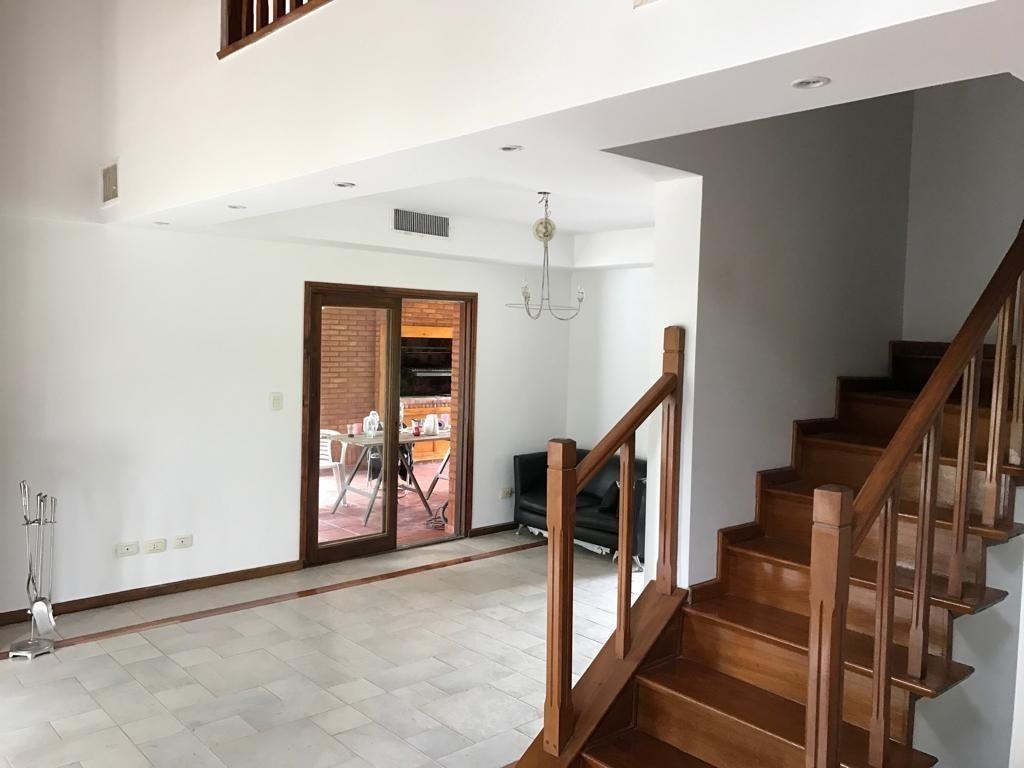 CASA 5 AMBIENTES CON COCHERA EN CAMPOS DE ALVAREZ